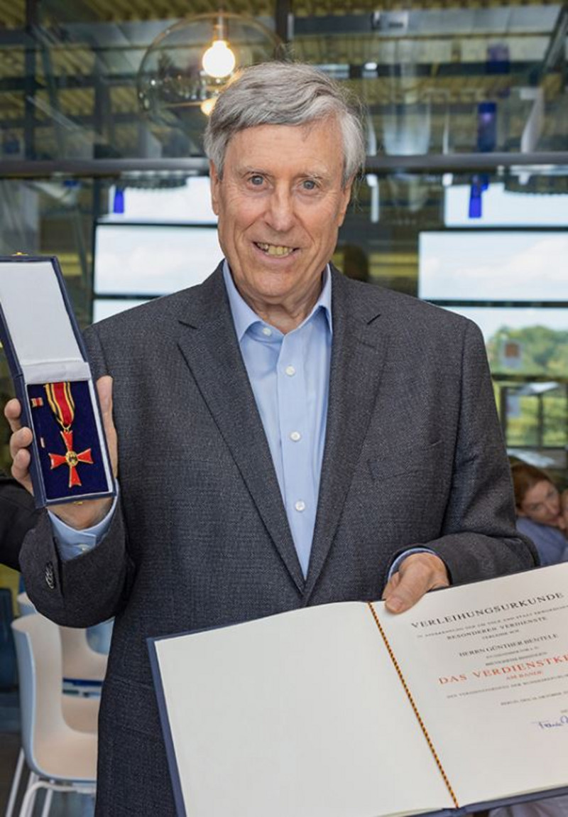 Günther Bentele erhält das Bundesverdienstkreuz, Foto: Stadt Bietigheim-Bissingen